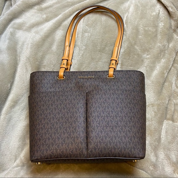 Michael Kors Handbags - Like NEW Michael Kors Signature Shoulder Handbag